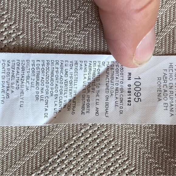 Gorgeous Italian designed dress by Stefanel - Picture 9 of 9